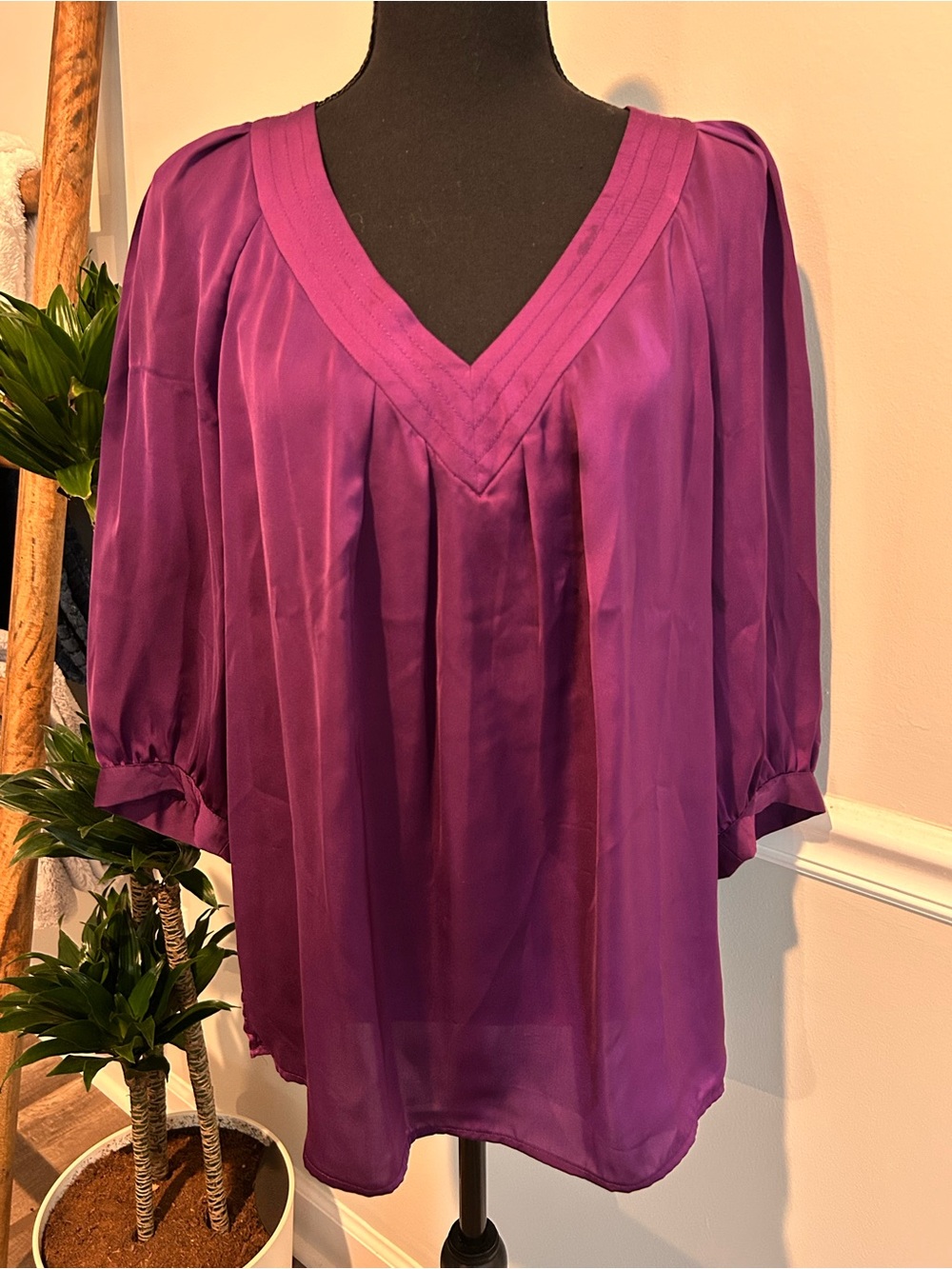 Banana Republic Satin V-Neck Blouse — Purple Size M